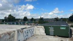 Ved Bjørnholms Alle er nedrivningen af den gamle papirfabrik udført, og arbejdspladserne her er allerede taget i brug.