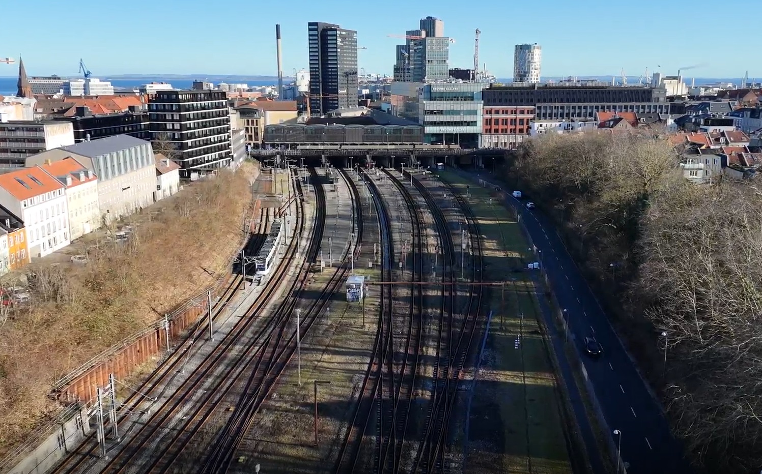 Banedanmark er lige nu i gang med en omfattende ombygning af jernbanen i Aarhus.