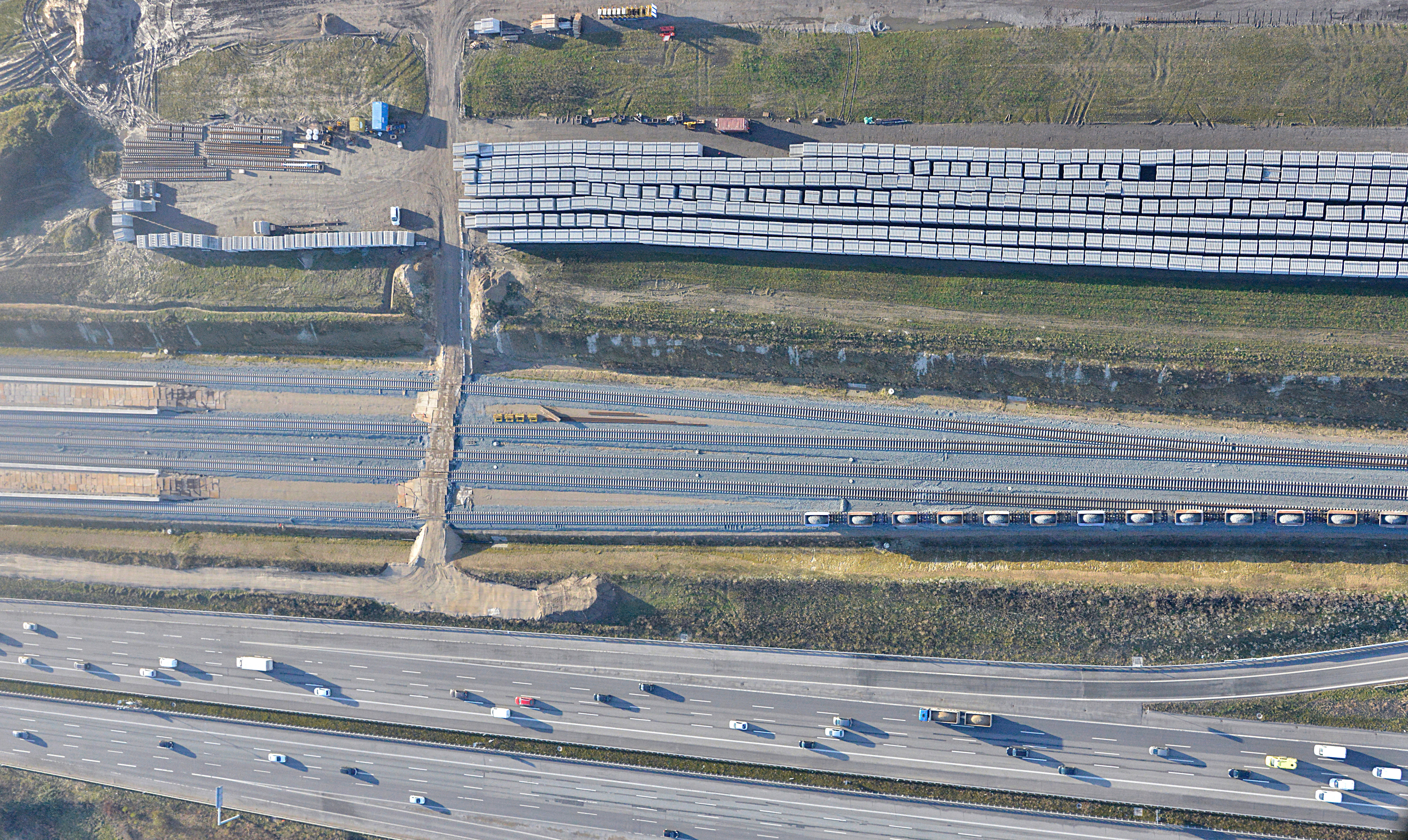 Køge Nord Stations svelledepot med 20.000 sveller set fra luften