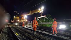 Perronmontage på Jerne Station.